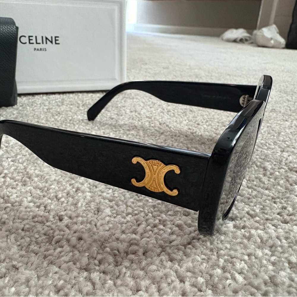 Like new: CELINE Sunglasses CL40216U 01F Authentic - Picture 7 of 9